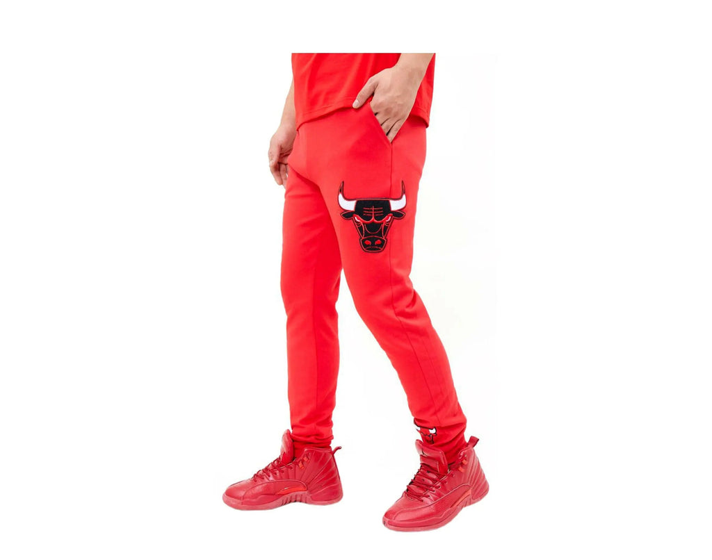 Pro Standard Chicago Bulls Classic Chenille Men Joggers Red