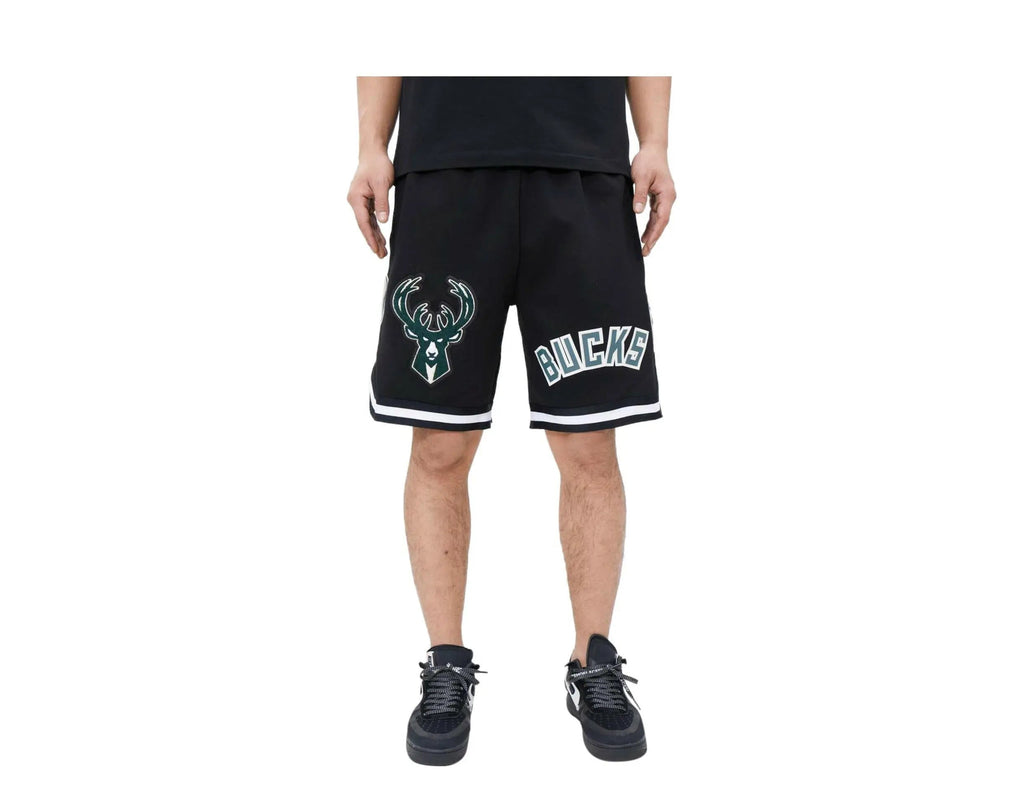 Pro Standard Milwaukee Bucks Classic Chenille Men Shorts Black