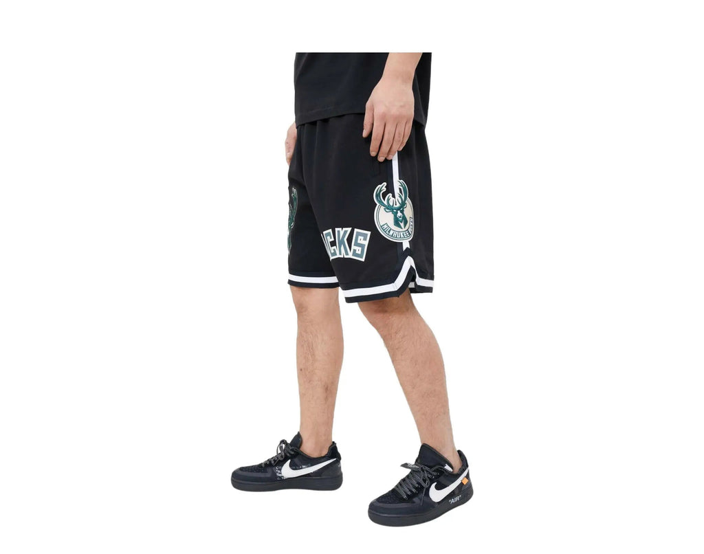 Pro Standard Milwaukee Bucks Classic Chenille Men Shorts Black