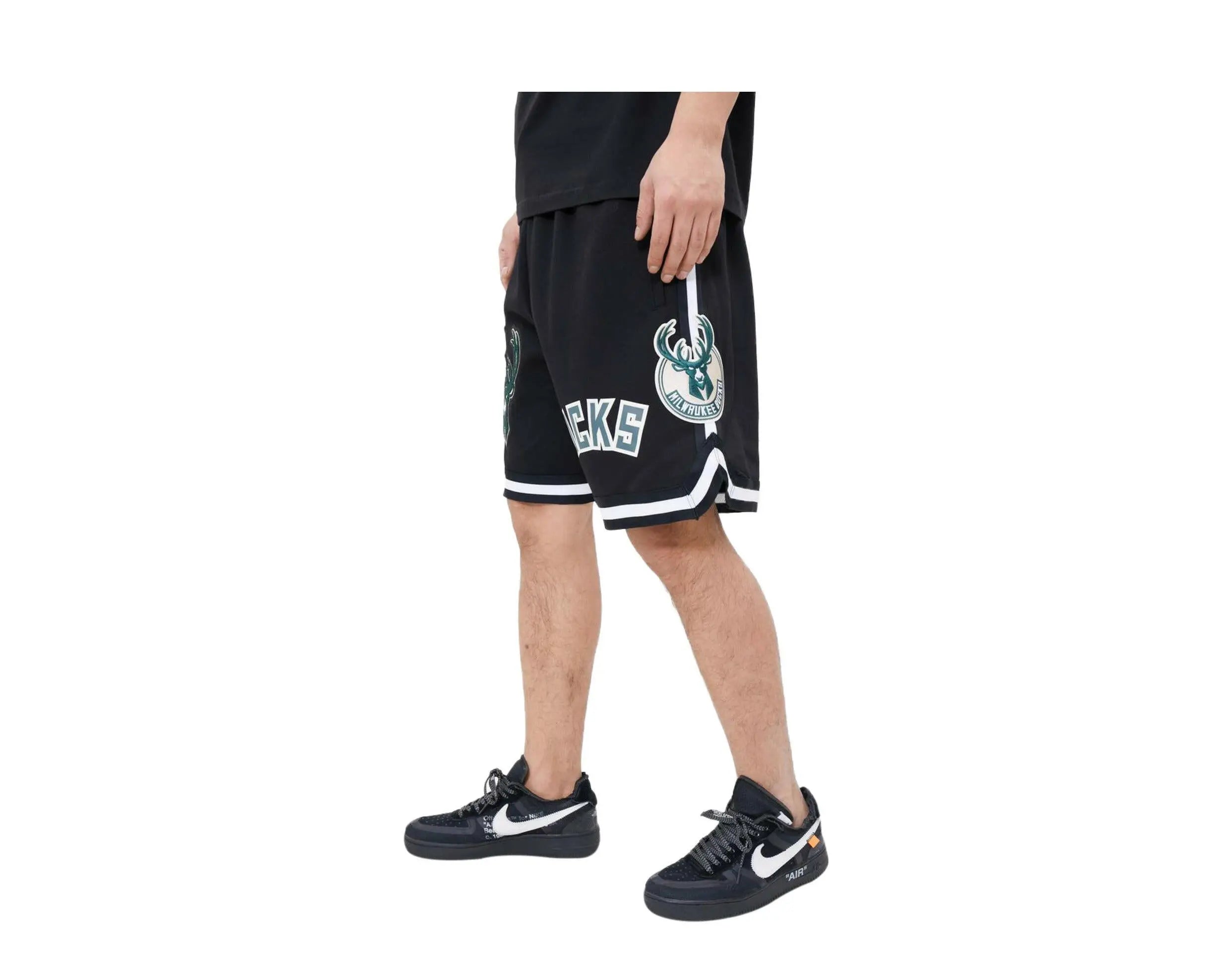 Pro Standard Milwaukee Bucks Classic Chenille Men Shorts Black