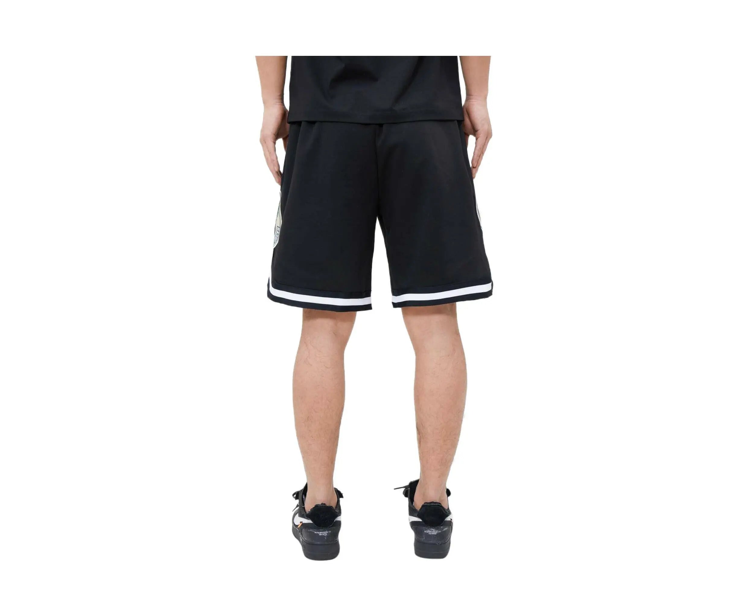 Pro Standard Milwaukee Bucks Classic Chenille Men Shorts Black